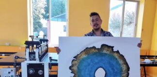 L’artiste Thomas Godin (29) conçoit une presse à graver géante